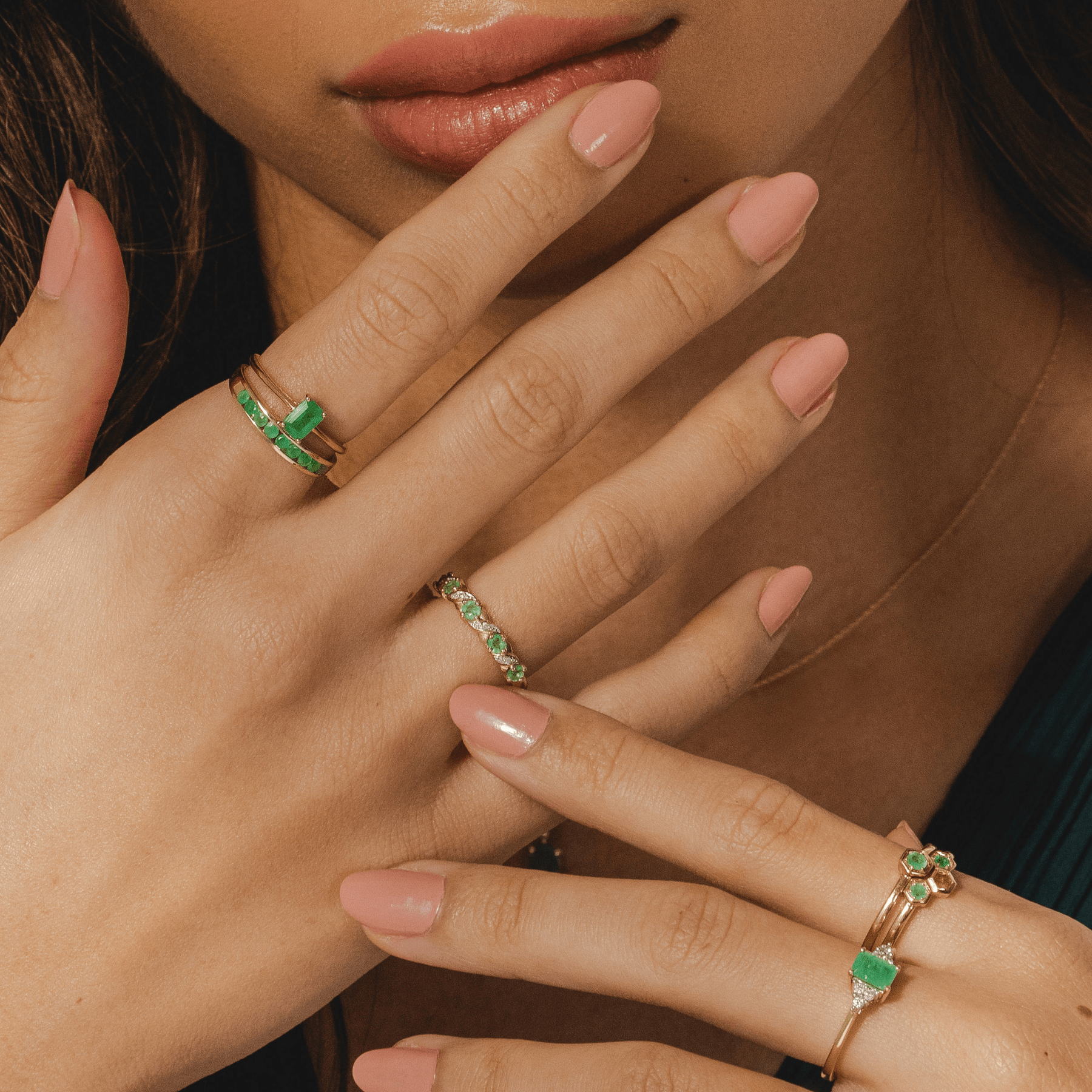 9591 Classic Art Nouveau Round Emerald & Diamond Half Eternity Ring In 9ct Yellow Gold 2