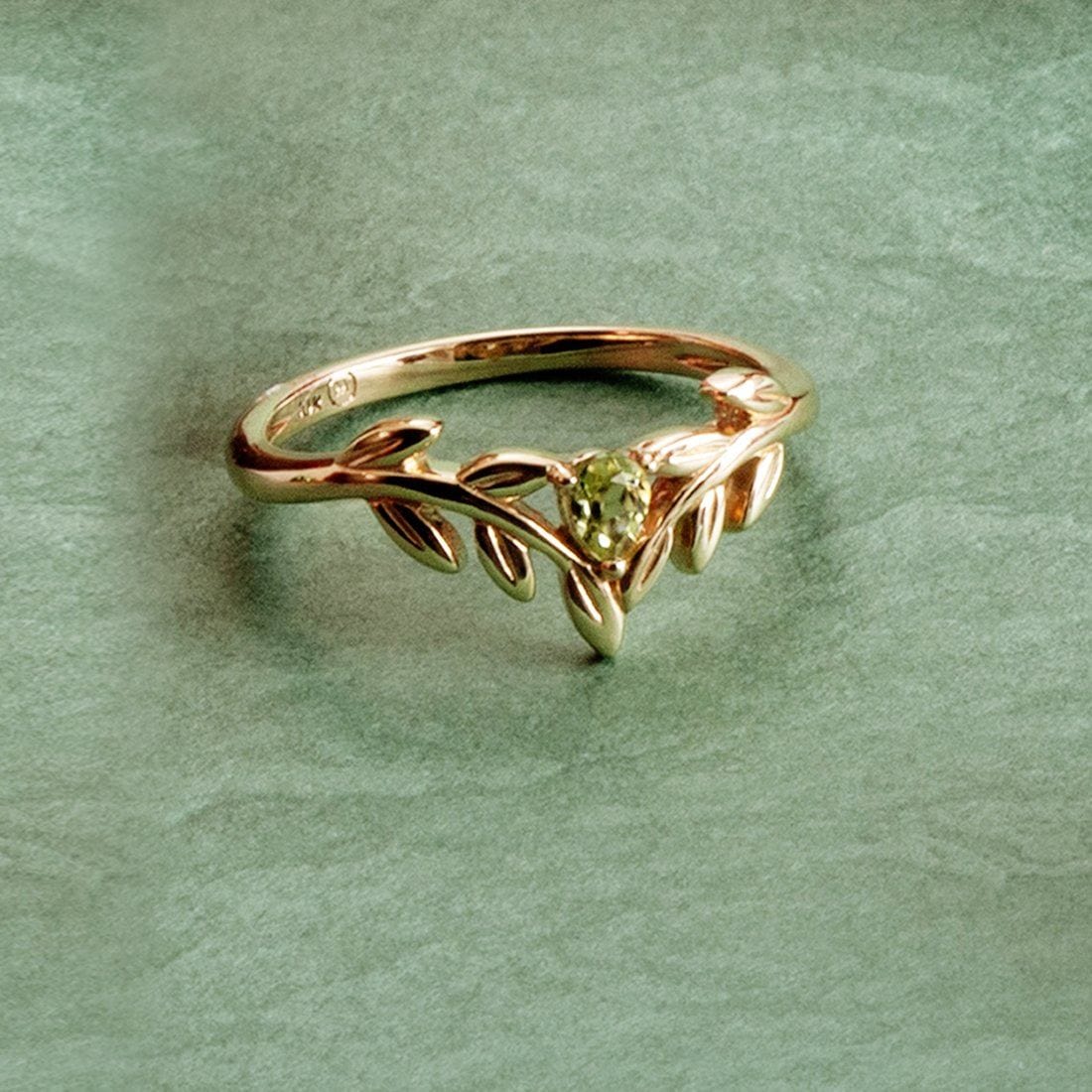 135R1914019 O Leaf Peridot Wishbone Ring in 9ct Yellow Gold 2