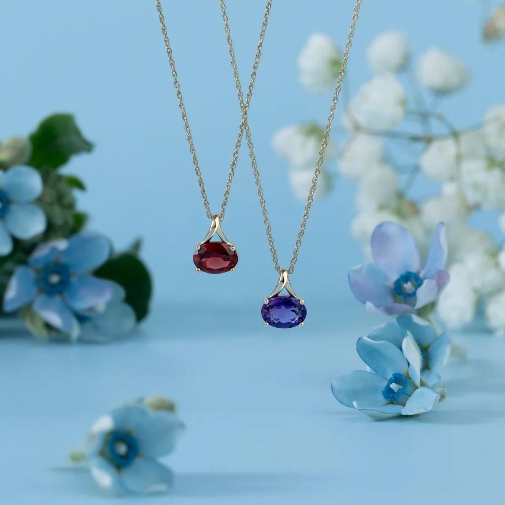 Classic Oval Garnet Pendant Necklace in 9ct Yellow Gold 7x5mm
