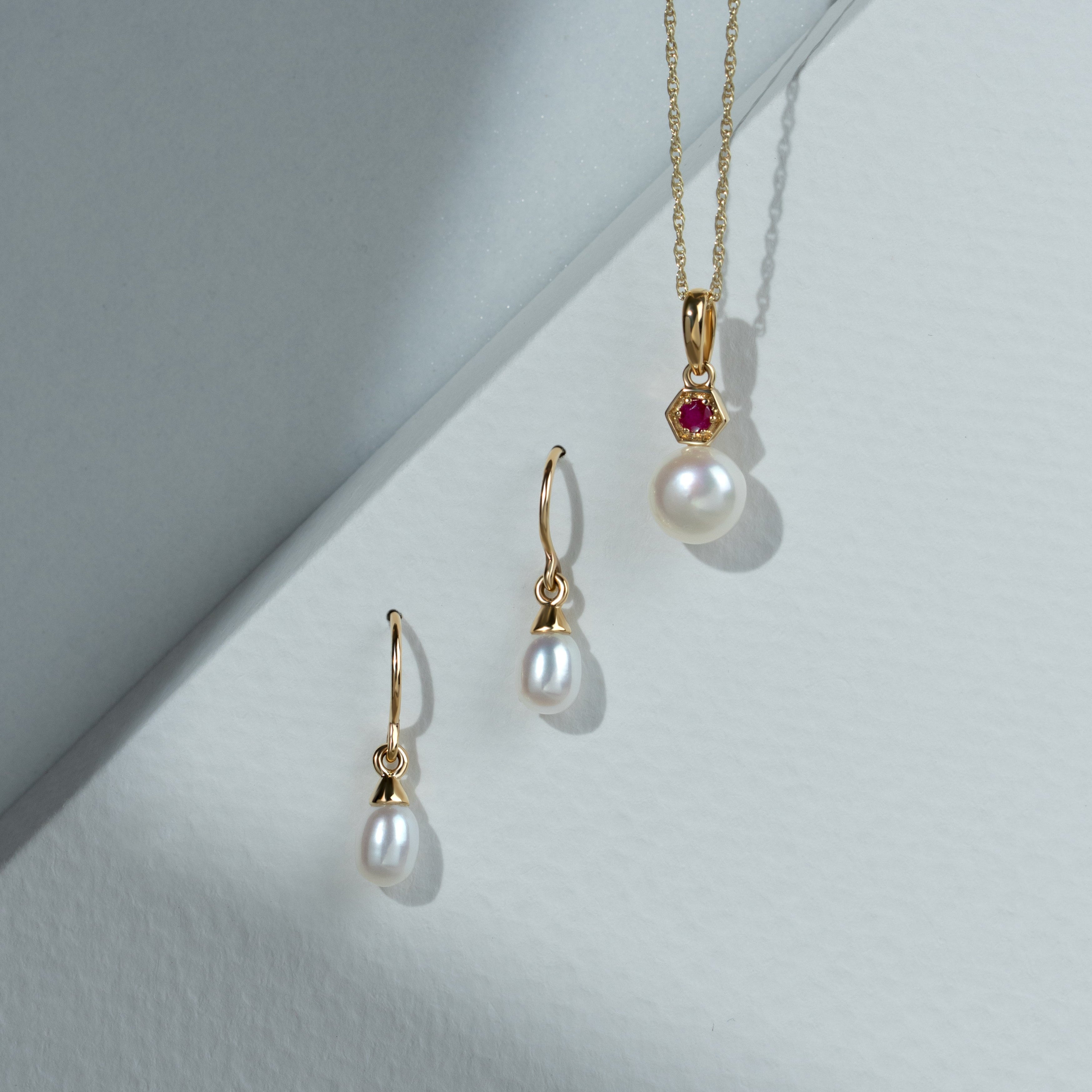 Classic Freshwater Pearl Drop Earrings in 9ct Yellow Gold
