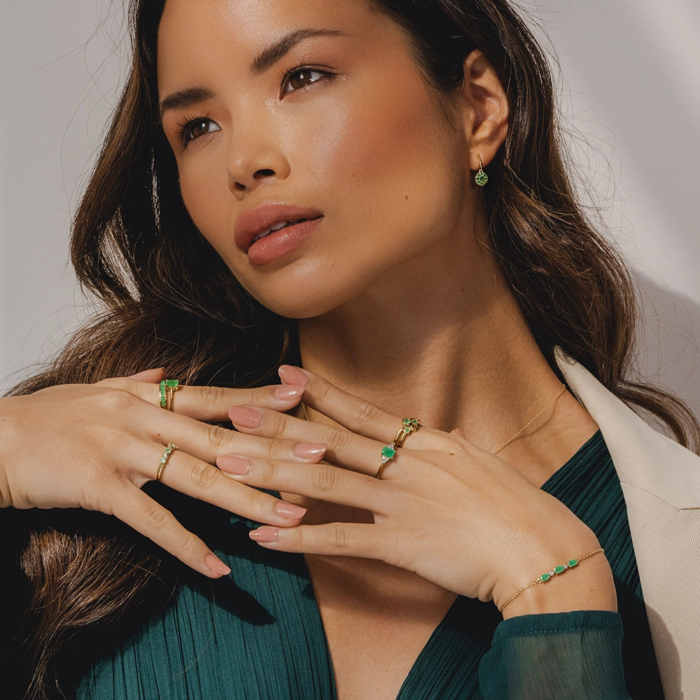 Emerald_Jewellery_rings_earrings_and_bracelet_on_a_model