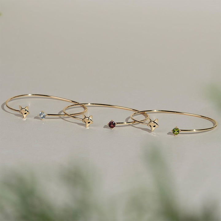 Gardenia Peridot Fox Bangle In 9ct Yellow Gold 135B0050039 Flatlay
