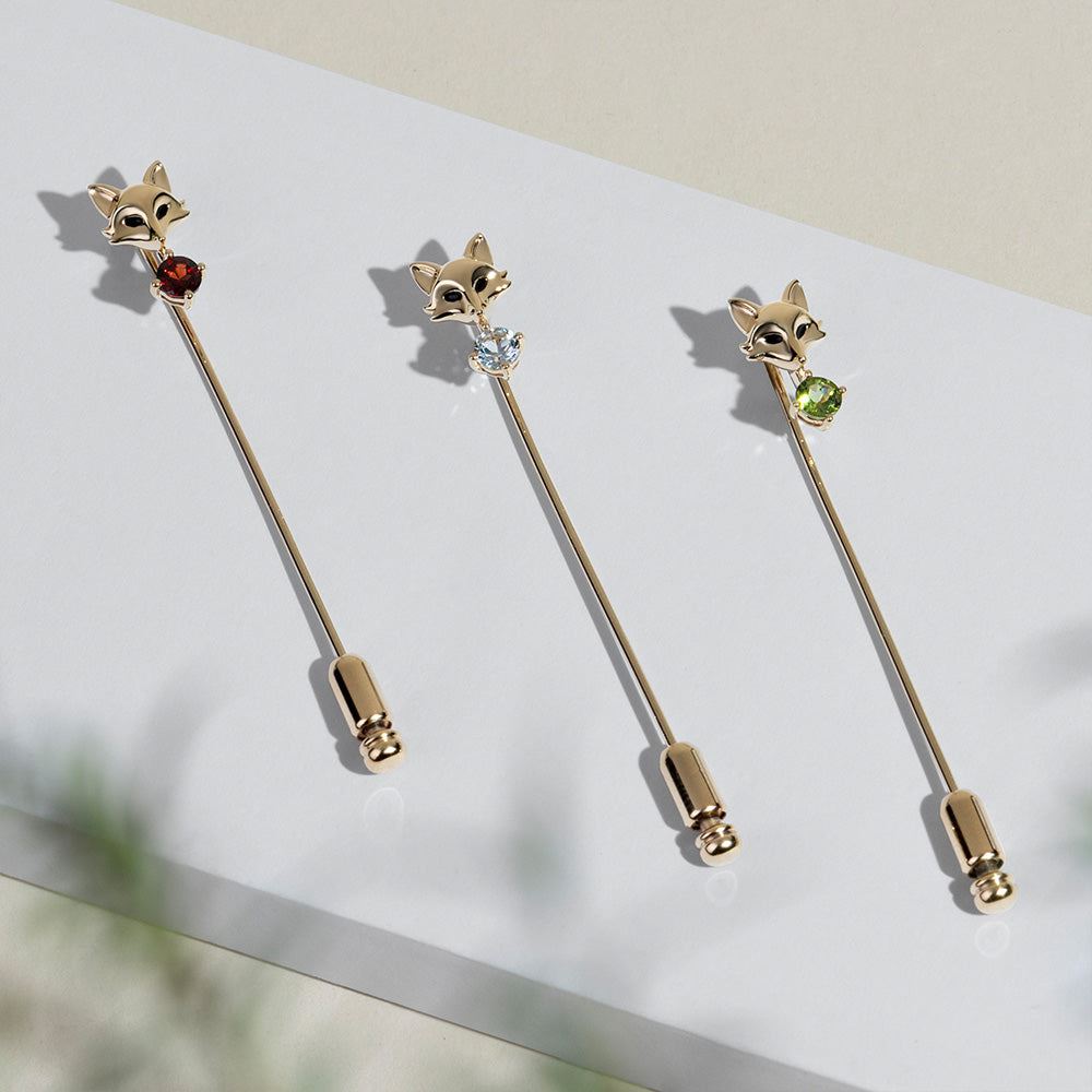 Gardenia White Topaz Fox Lapel Pin In 9ct Yellow Gold