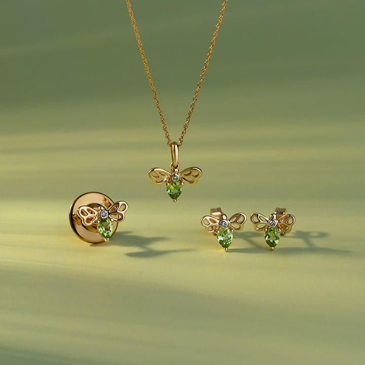 Honeycomb Art Nouveau Pear Shape Peridot and Diamond Bee Pin in 9ct Yellow Gold