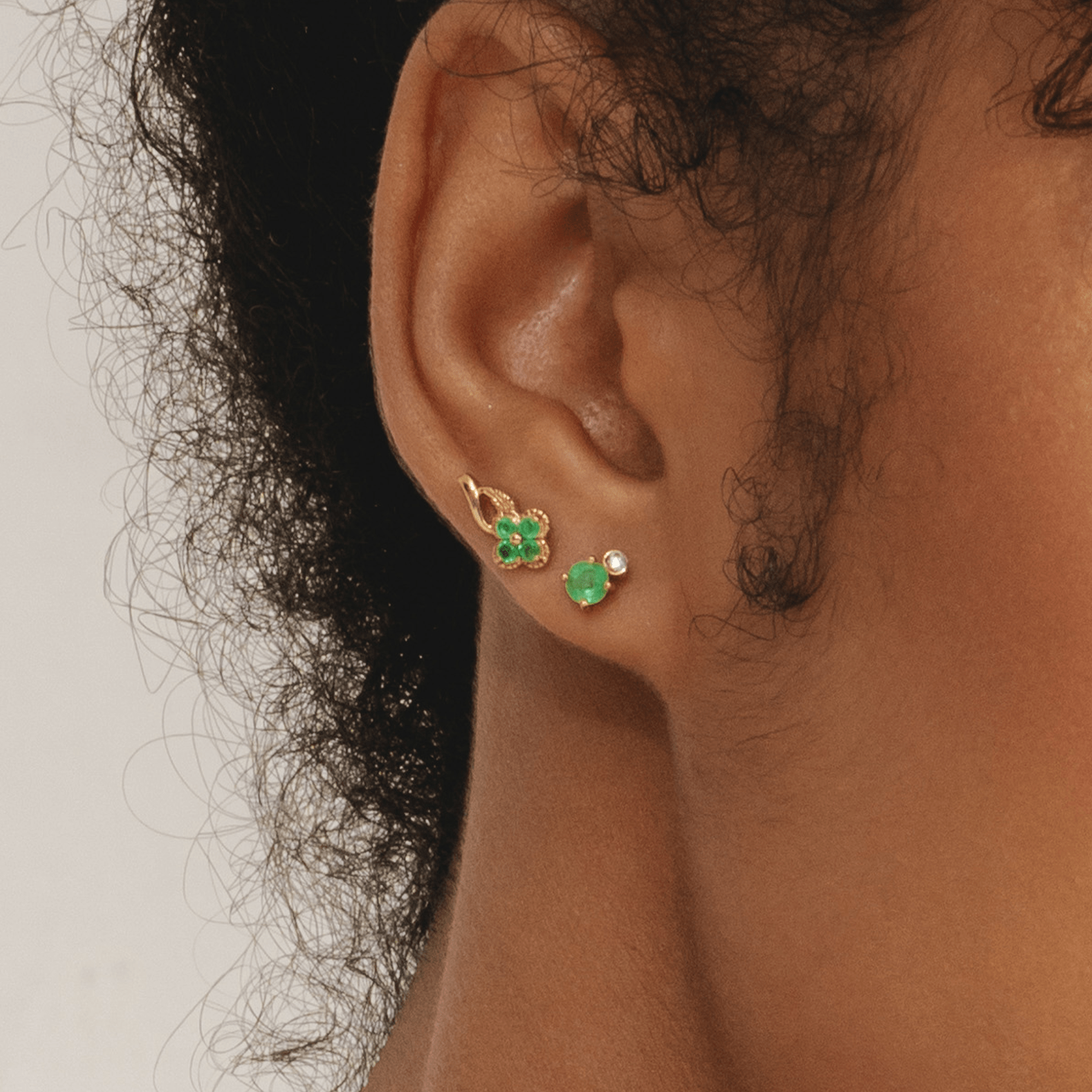 135E1812019 Floral Round Emerald Stud Earrings in 9ct Yellow Gold 2