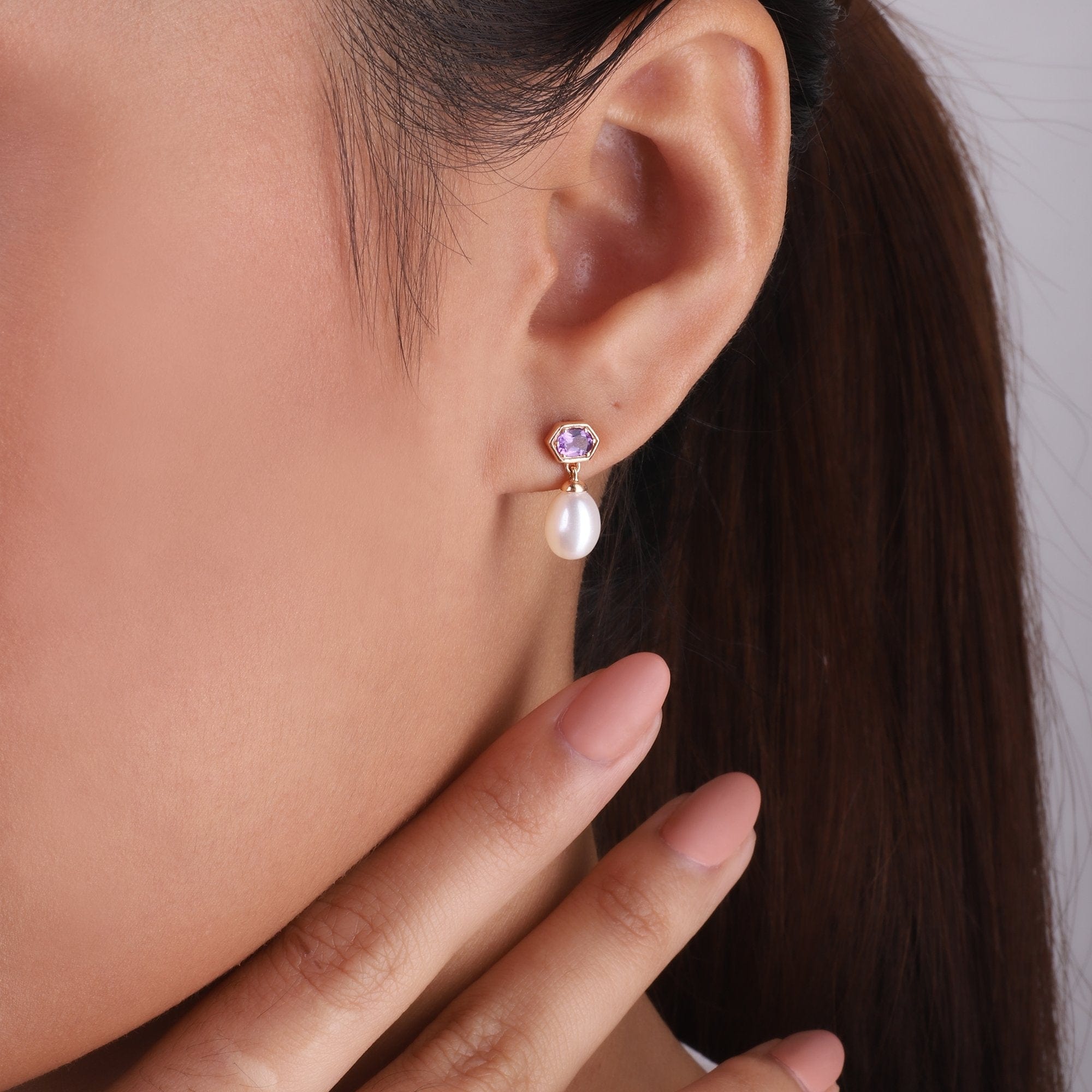 Modern Pearl & Amethyst Mismatched Drop Earrings in Rose Gold Plated Silver - Gemondo