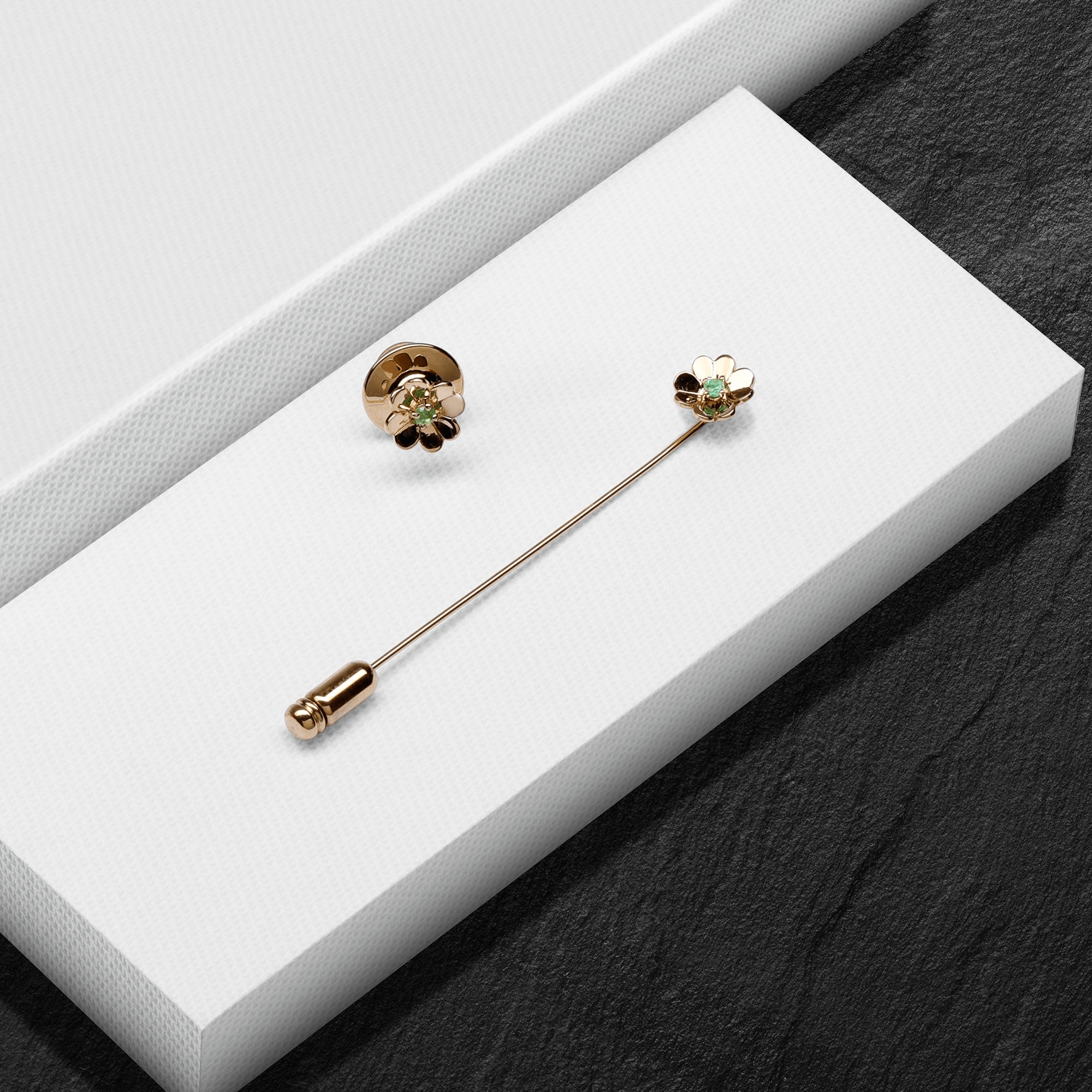 Emerald clover pin and clover lapel pin in 9ct yellow gold