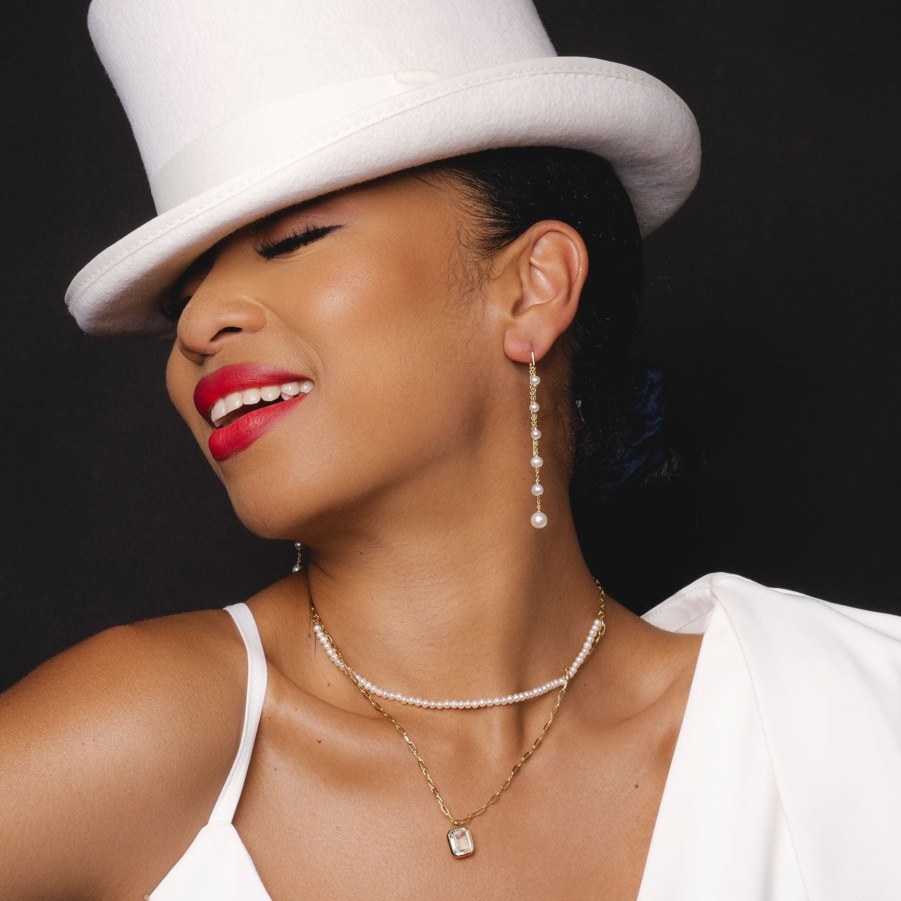 https://cdn.shopify.com/s/files/1/0064/4114/0309/files/josephine_square_topaz_tophat_mp4.mp4?v=1627175781